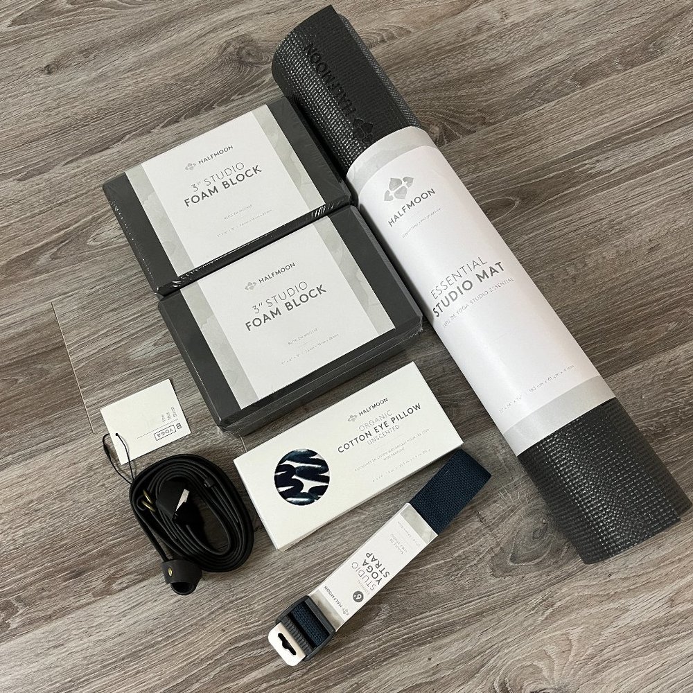 ESSENTIAL YOGA BUNDLE • Yoga mat, strap, vegan carrier, blocks & eye pillow